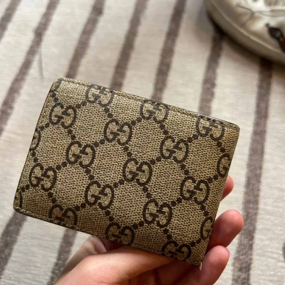 Gucci Supreme Bee-Print Calf Leather Wallet - Picture 3 of 3